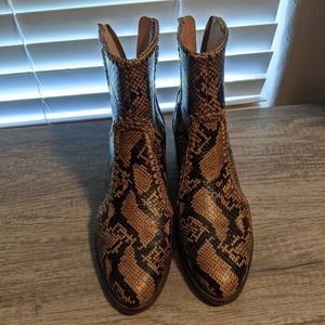 Chelsea and violet shoes